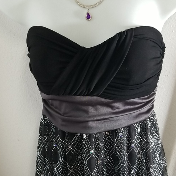 Dress - Picture 6 of 7